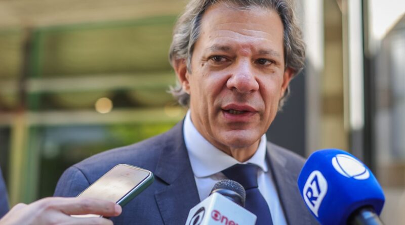 Arrecadação recorde vem de recomposição da base fiscal, diz Haddad