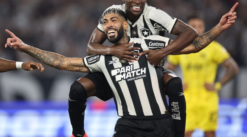 Botafogo goleia Peñarol por 5 a 0 e coloca pé na final da Libertadores