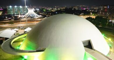 Brasília se ilumina de verde e amarelo 2 dias antes de jogo da seleção