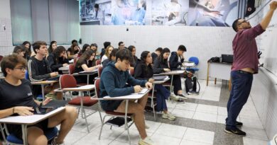 Candidatos se preparam para prova de redação do Enem no domingo