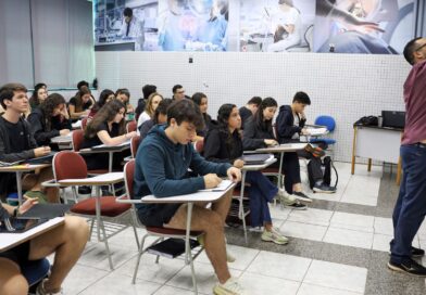 Candidatos se preparam para prova de redação do Enem no domingo