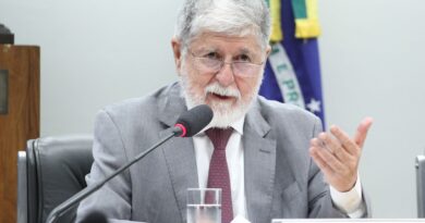 Celso Amorim defende que Brasil deve insistir em diálogo com Venezuela