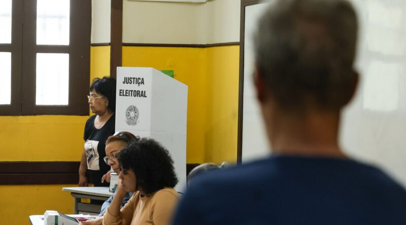 Em Niterói, 38 pessoas são conduzidas à delegacia por crime eleitoral