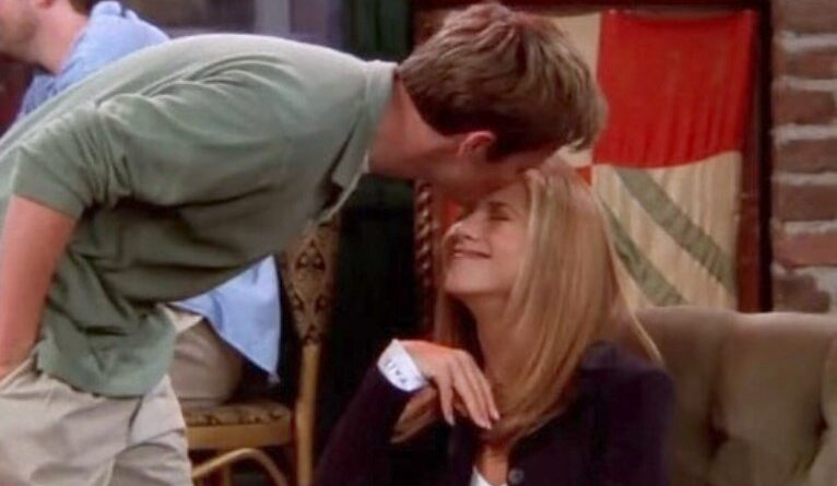 Jennifer Aniston faz homenagem ao relembrar um ano da morte de Matthew Perry, o Chandler de ‘Friends’