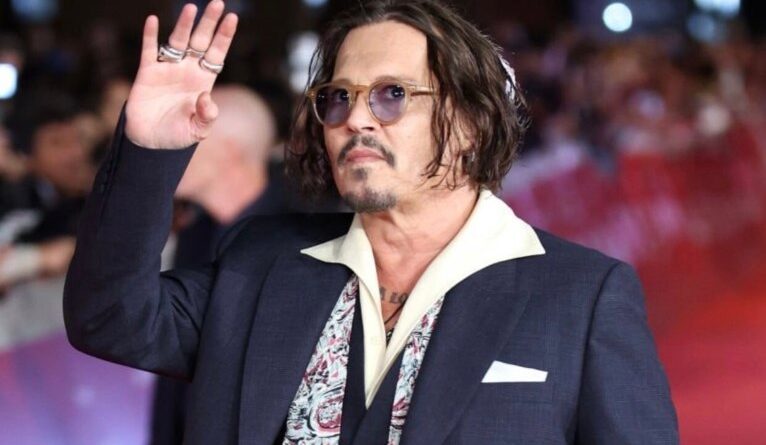 Johnny Depp volta a Hollywood e vai contracenar com Penélope Cruz em filme