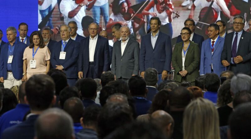 Lula amplia Programa Acredita para beneficiar empresas exportadoras