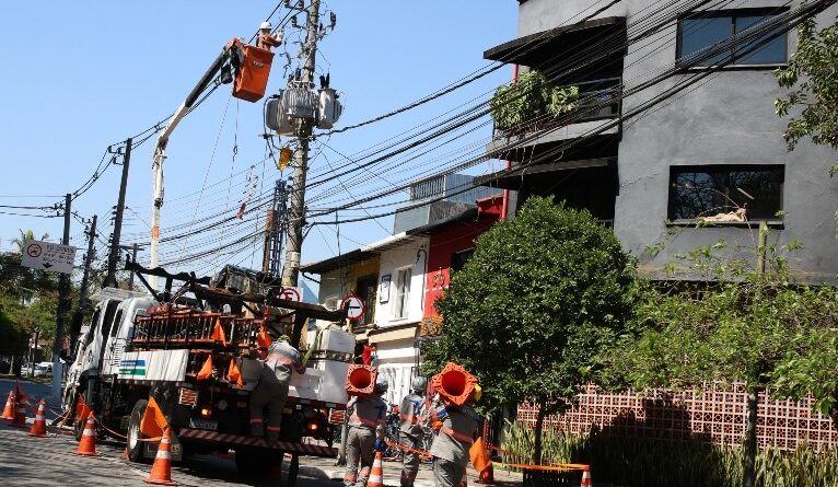 Presidente da Enel anuncia fim da crise, mas 36 mil imóveis ainda estão sem luz