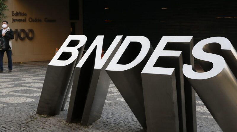 Crédito do BNDES para indústria supera agronegócio