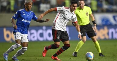 David Luiz marca de falta e Fla vence Cruzeiro em Belo Horizonte