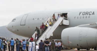 Décimo voo da FAB com 213 repatriados do Líbano chega a São Paulo