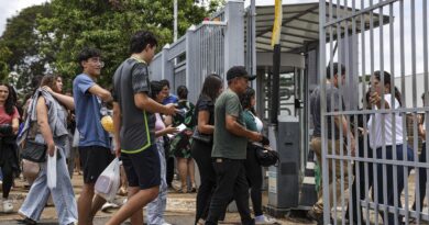 Estudantes aprovam tema da redação do Enem, mas acham prova cansativa