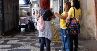 Estudantes começam a entrar nos locais de prova do Enem