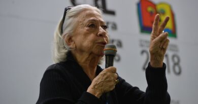 Guinness premia Fernanda Montenegro por recorde de público em leitura