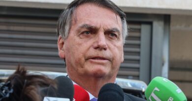 Indiciado, Bolsonaro diz que Moraes “faz tudo o que não diz a lei”