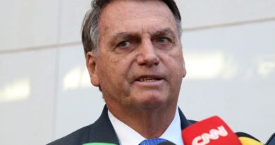 Indiciamento de Bolsonaro repercute entre políticos e autoridades