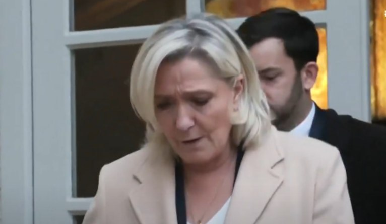 Líder da extrema direita francesa, Marine Le Pen pode ser presa por desvio de verba do parlamento europeu