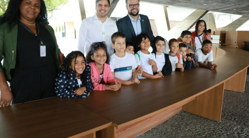 Mesas do G20 são doadas para escolas públicas do Rio