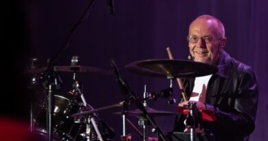 Morre Colin Petersen, baterista original dos Bee Gees, aos 78 anos