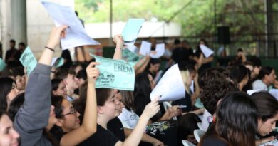 Na reta final do Enem, alunos participam de aulões e tentam relaxar