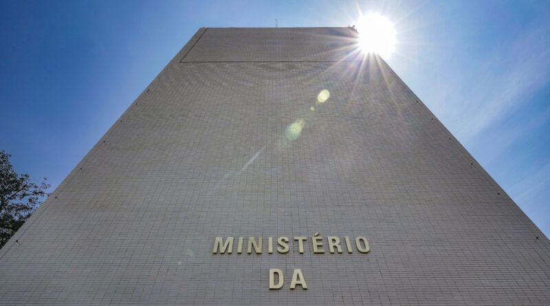 Pacote de corte de gastos será apresentado a ministérios nesta terça