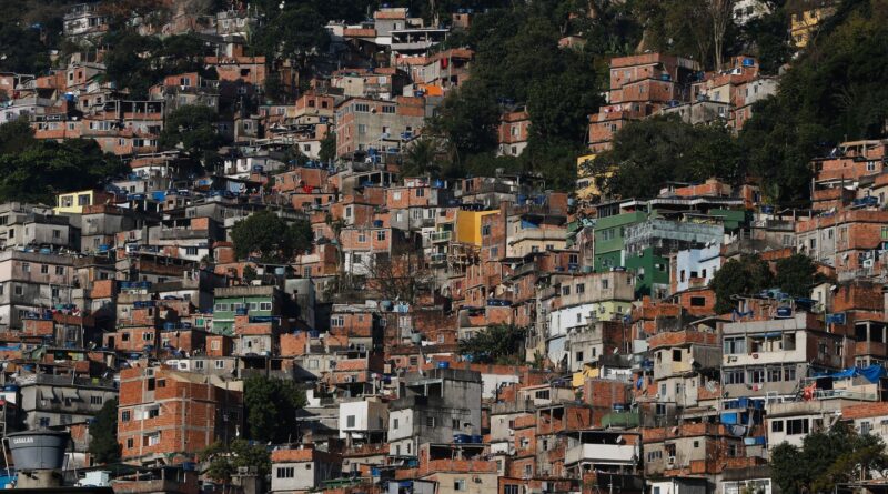 Quase 16,4 milhões de pessoas moram em favelas no Brasil, revela Censo