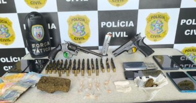 Seis homens são presos com armas, drogas, e dinheiro durante operação em Ponto Belo