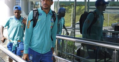 Seleção desembarca em Salvador para jogo contra o Uruguai