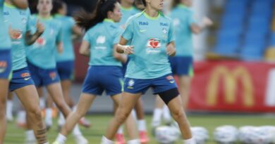 Seleção feminina realiza primeiro treino com todas as convocadas