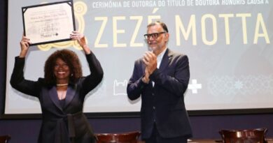 Zezé Motta recebe título de Doutora Honoris Causa da Fiocruz