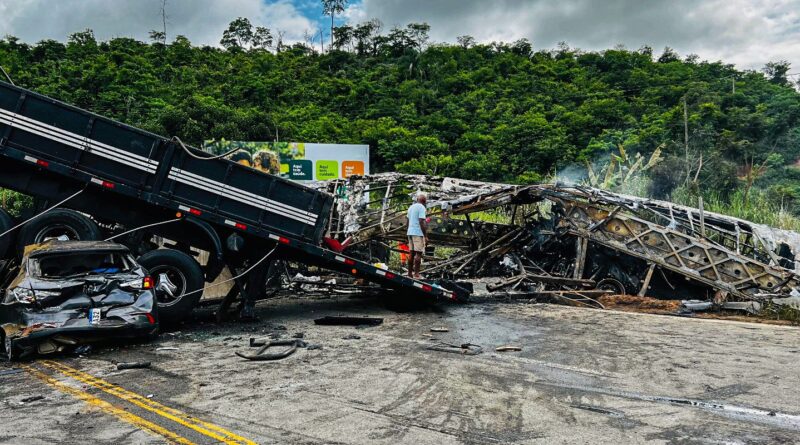 Acidente em rodovia deixa 22 mortos em Minas Gerais