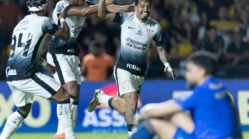 Bahia e Corinthians pressionam Cruzeiro em disputa por Libertadores