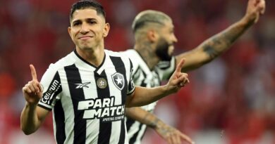 Botafogo derrota Inter e joga por um empate para ser campeão domingo