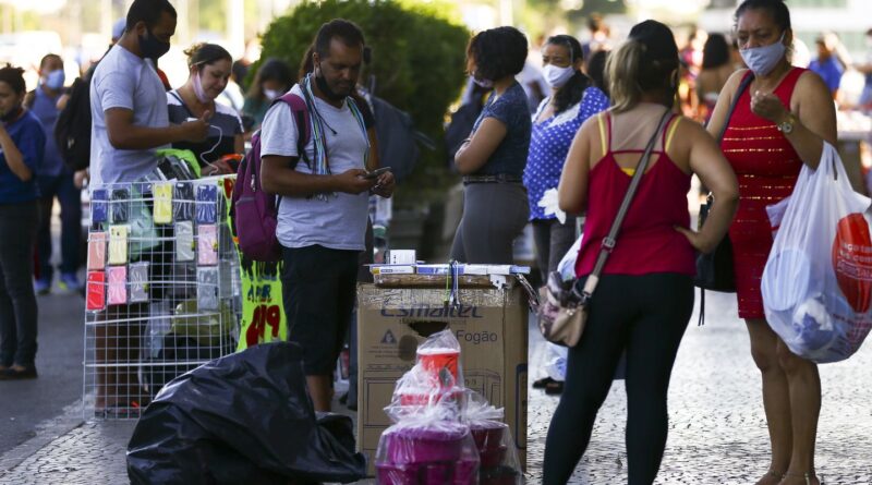 Brasileiros relatam menor renda e insegurança alimentar após pandemia