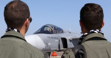 Caça adquirido pelo Brasil surpreende F-15 dos EUA em combate simulado