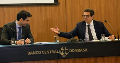 Campos Neto exalta passagem de comando no Banco Central