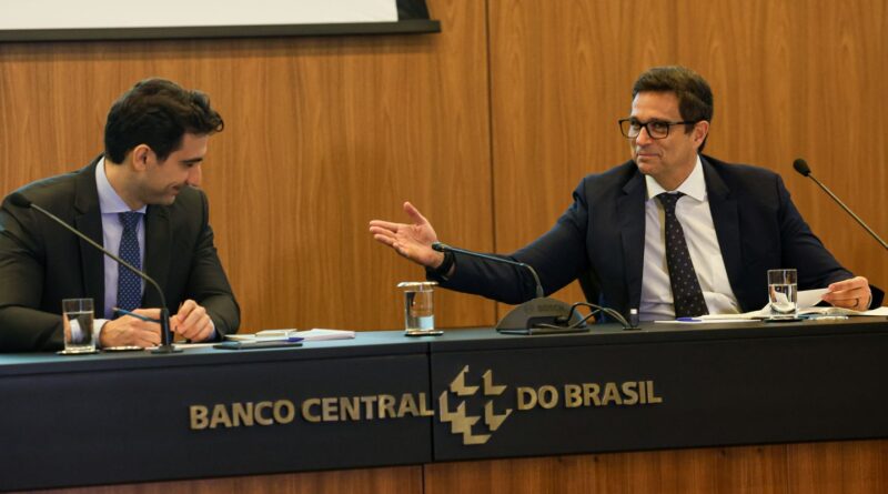 Campos Neto exalta passagem de comando no Banco Central