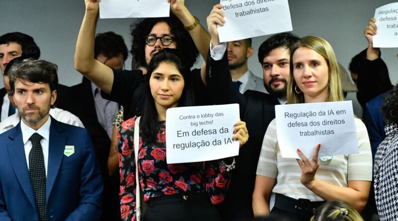 Debate sobre desinformação adia votação de projeto que regula IA