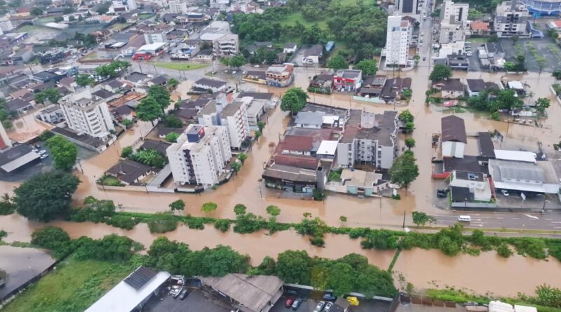 Defesa Civil prevê chuva forte até segunda-feira em Santa Catarina