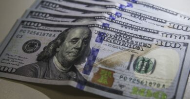 Dólar cai para R$ 6,04 em expectativa com reunião do Copom