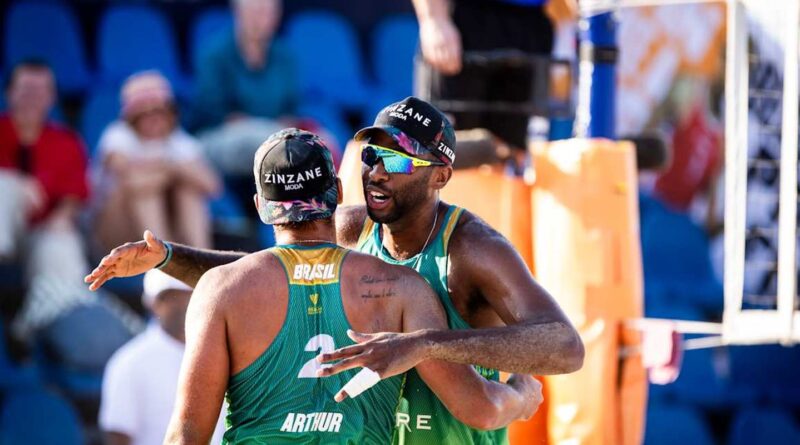 Evandro e Arthur vencem estreia no Finals do vôlei de praia mundial