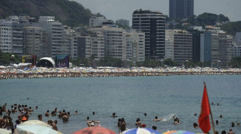 Fiscalização encontra irregularidades em hotéis na orla de Copacabana