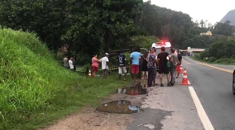 Homens morrem atingidos por raio em ponto de ônibus durante tempestade no ES