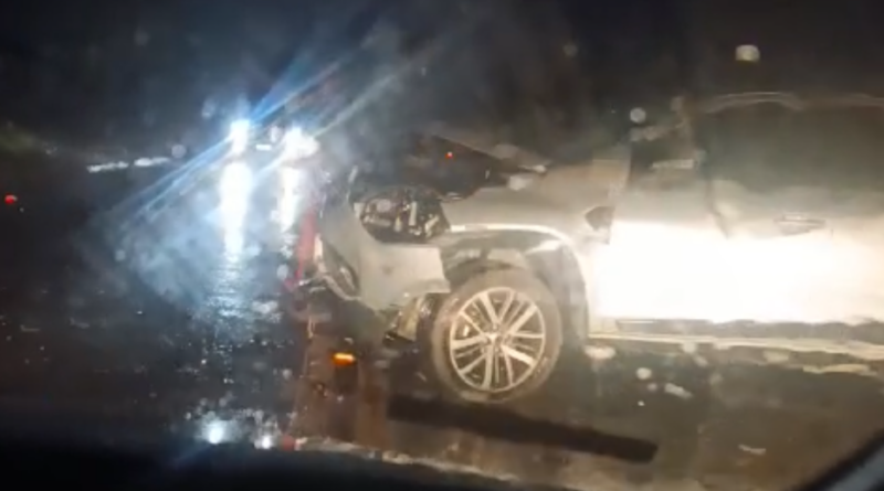 Motorista bate na traseira de caminhão na ES 220 entre Nova Venécia e Vila Pavão; veja vídeo