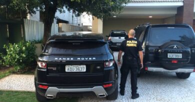 Operação cumpre mandados contra vereadora em Teresina