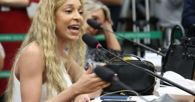 PGR denuncia deputado por injúria contra Erika Hilton