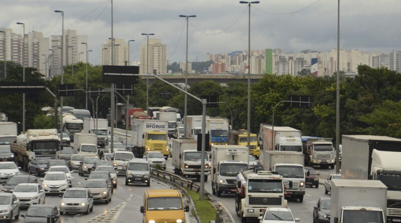 Prefeitura-SP terá que apresentar cronograma para mudar nomes de ruas