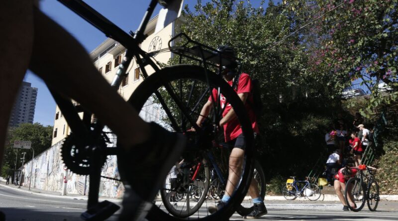 Produção de bicicletas convencionais cai, mas a das elétricas aumenta