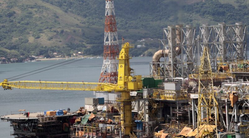 Projeto que muda regra na área de petróleo e gás é aprovado na Câmara