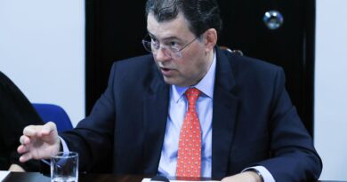 Relator da reforma tributária inclui armas em Imposto Seletivo