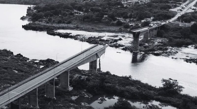 Sobe para 14 o número desaparecidos após queda de ponte